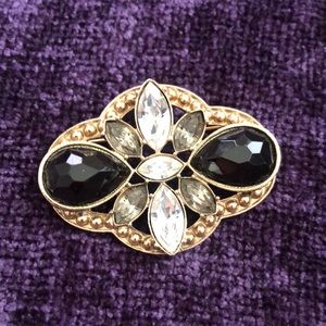 Gold brooch with black and white stones